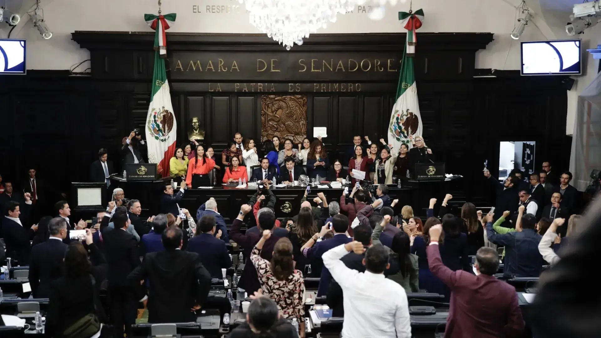 Aprueban Morena y aliados reforma judicial en Senado