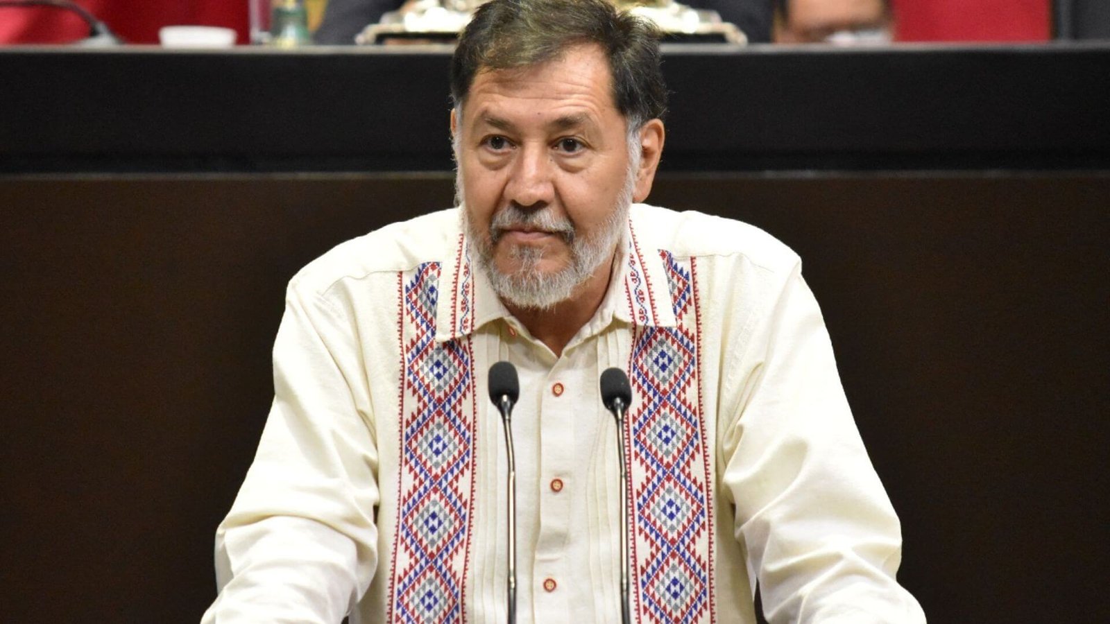 Gerardo Fernández Noroña denuncia agresión física en el AICM