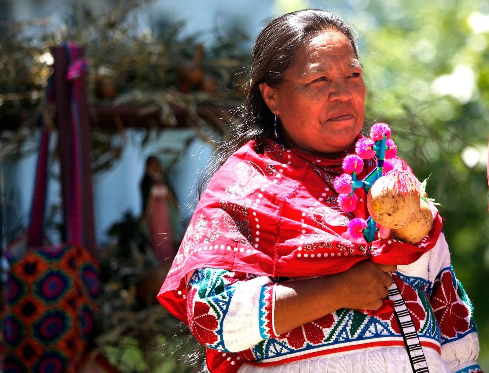 El 12 de octubre: De la celebración del Día de la Raza a la conmemoración de la Nación Pluricultural